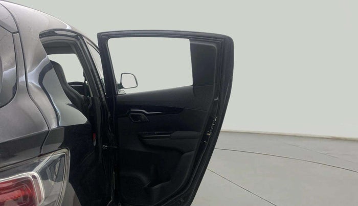 2017 Mahindra KUV 100 NXT K8 P 6 STR, Petrol, Manual, 83,901 km, RHS Rear Door