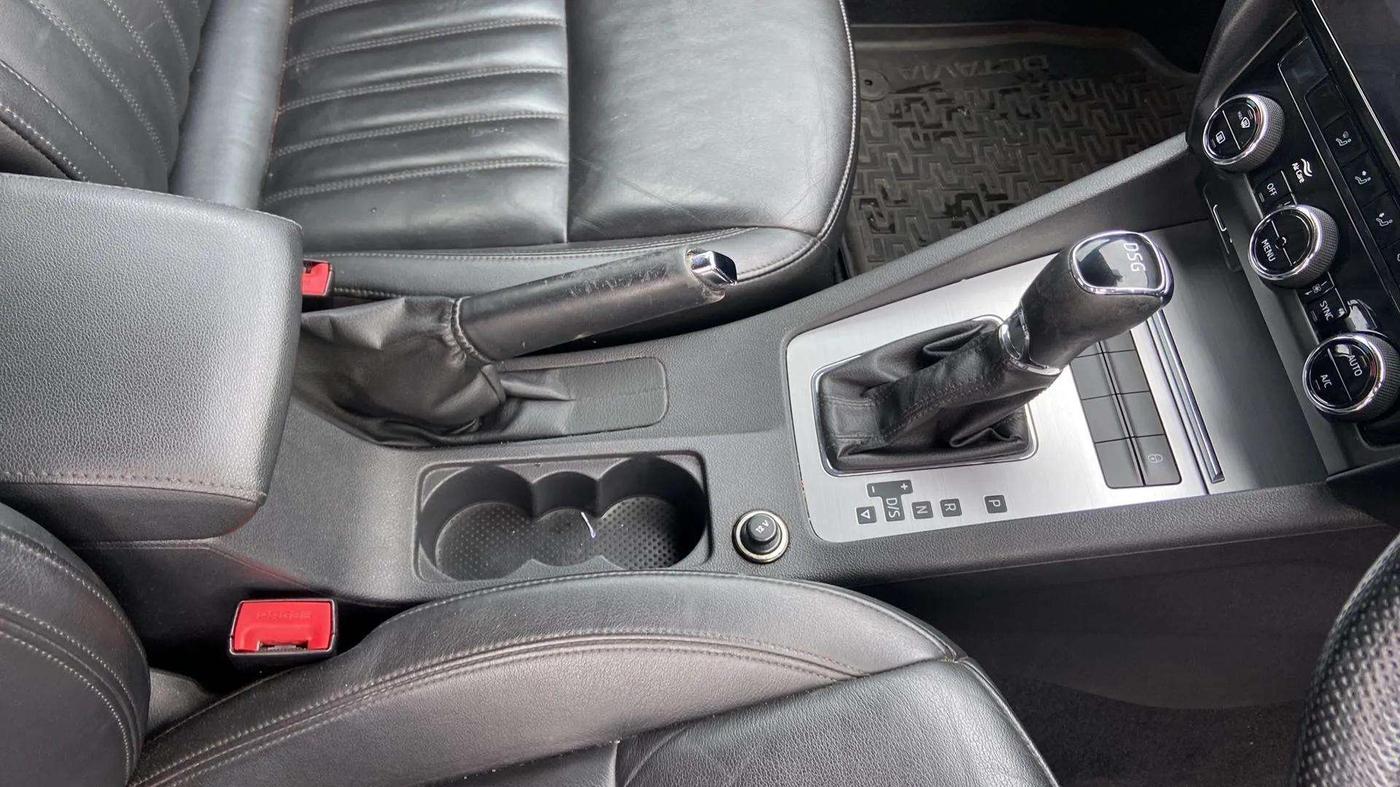 2019 Skoda Octavia STYLE 1.8 TSI AT, Petrol, Automatic, 55,287 km, Gear Lever
