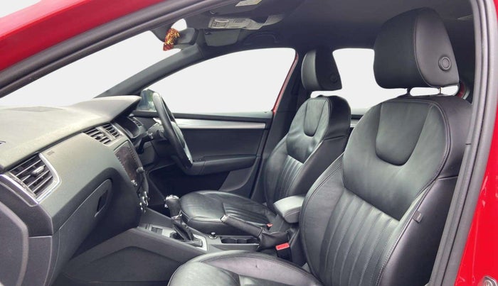 2019 Skoda Octavia STYLE 1.8 TSI AT, Petrol, Automatic, 55,077 km, Right Side Front Door Cabin
