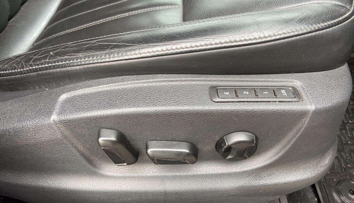 2019 Skoda Octavia STYLE 1.8 TSI AT, Petrol, Automatic, 55,077 km, Driver Side Adjustment Panel