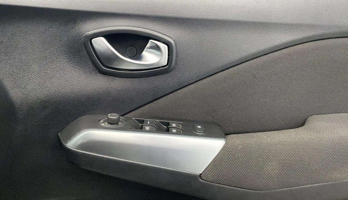 2021 Nissan Kicks XV 1.5, Petrol, Manual, 21,774 km, Driver Side Door Panels Control
