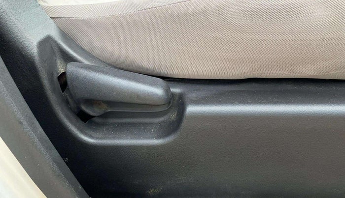 2016 Maruti Wagon R 1.0 VXI, Petrol, Manual, 46,120 km, Driver Side Adjustment Panel