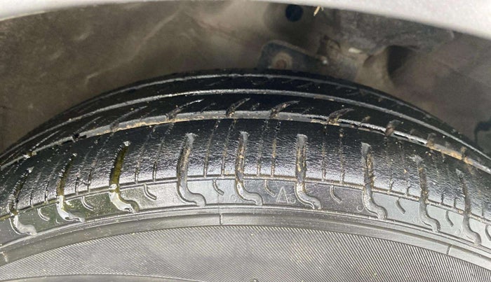 2017 Maruti Celerio VXI AMT, Petrol, Automatic, 68,469 km, Right Front Tyre Tread