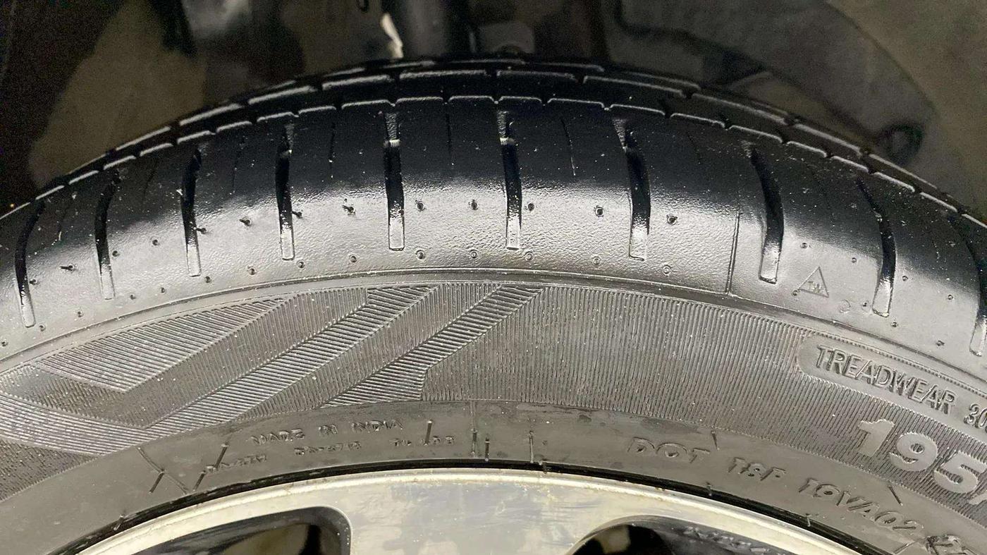 2021 Maruti Baleno ZETA PETROL 1.2, CNG, Manual, 68,210 km, Right Front Tyre Tread