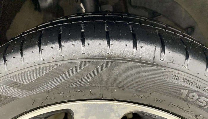 2021 Maruti Baleno ZETA PETROL 1.2, CNG, Manual, 68,210 km, Right Front Tyre Tread