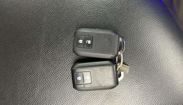 2020 Maruti Baleno ZETA PETROL 1.2, Petrol, Manual, 21,314 km, Key Close Up
