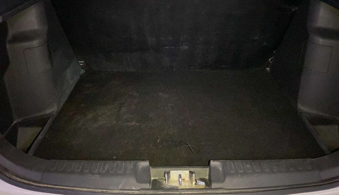 2017 Maruti Vitara Brezza LDI (O), Diesel, Manual, 1,04,390 km, Boot Inside