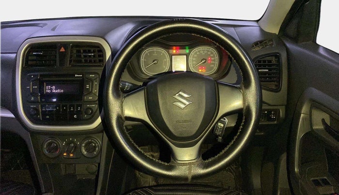 2017 Maruti Vitara Brezza LDI (O), Diesel, Manual, 1,04,390 km, Steering Wheel Close Up