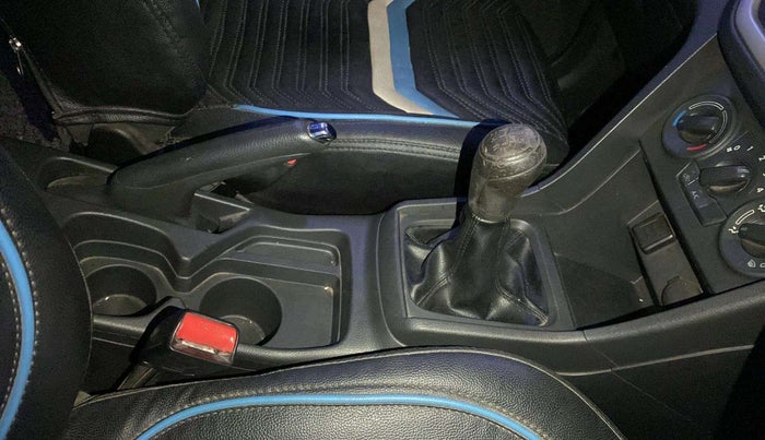 2017 Maruti Vitara Brezza LDI (O), Diesel, Manual, 1,04,390 km, Gear Lever