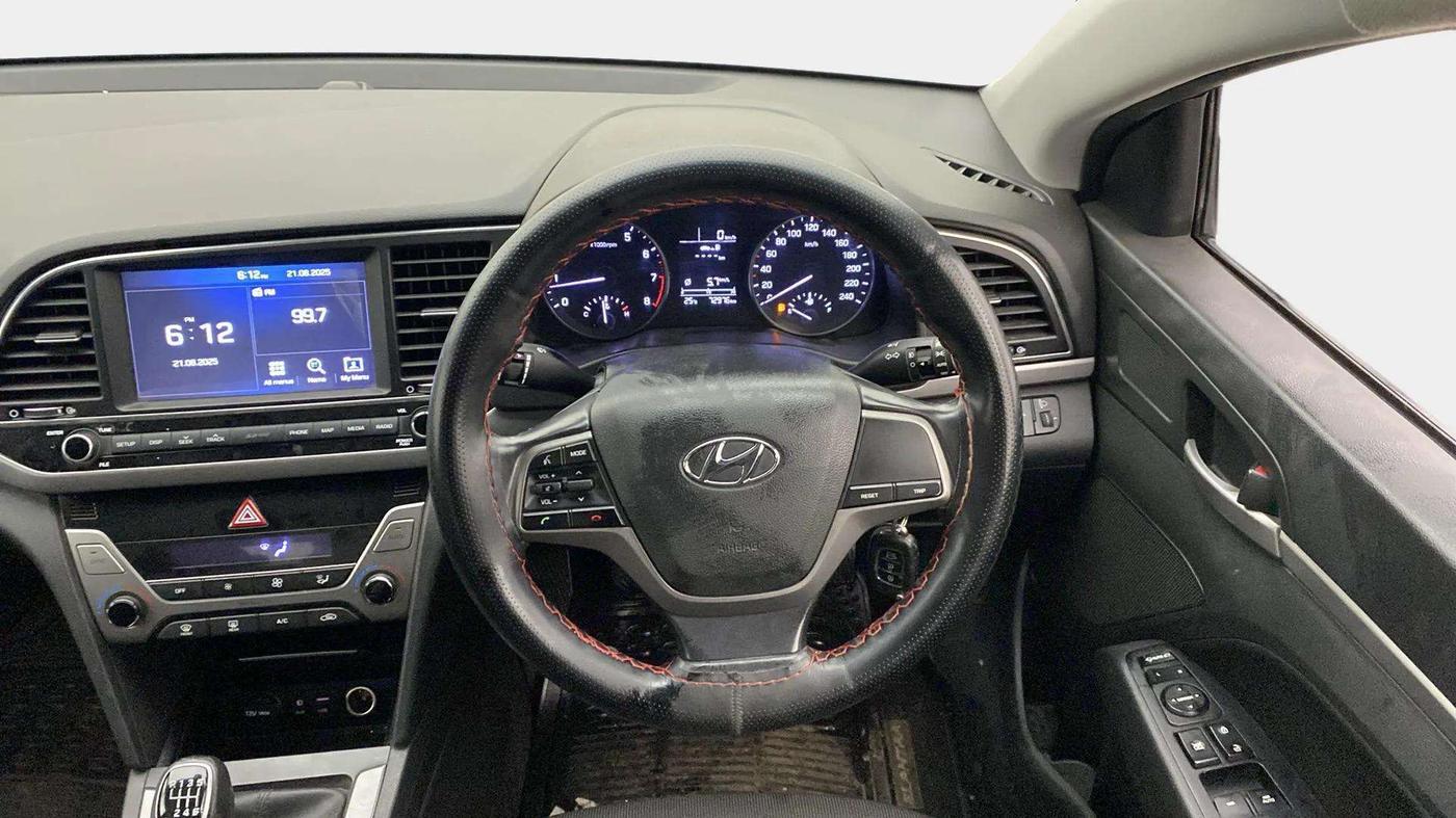 2017 Hyundai New Elantra 2.0 SX MT PETROL, Petrol, Manual, 72,965 km, Steering Wheel Close Up