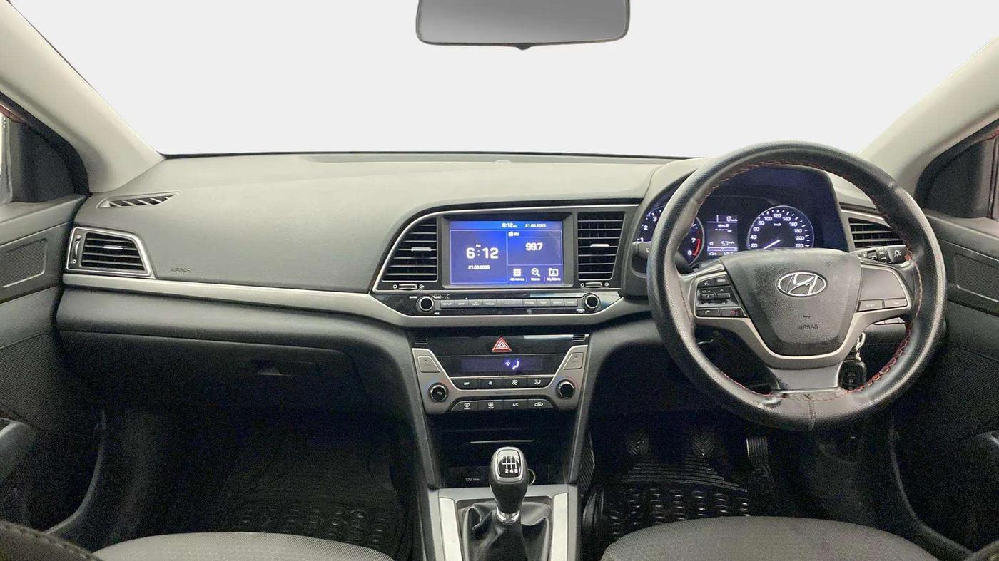 2017 Hyundai New Elantra 2.0 SX MT PETROL, Petrol, Manual, 72,965 km, Dashboard