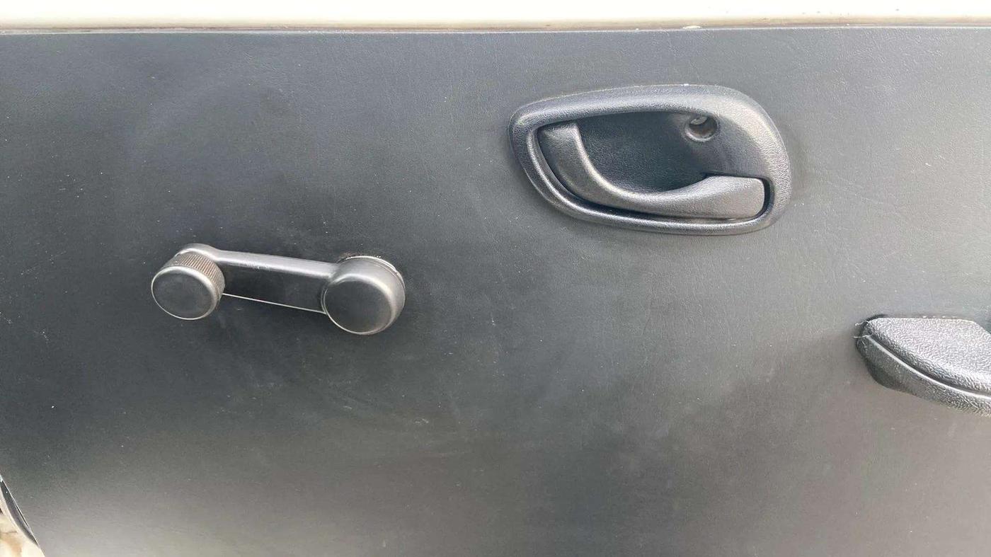 2018 Maruti Eeco 5 STR WITH A/C+HTR, Petrol, Manual, 32,318 km, Driver Side Door Panels Control