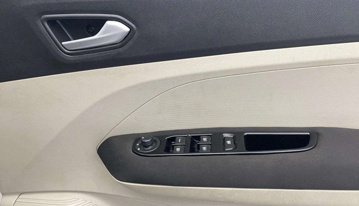 2020 Renault TRIBER RXZ, Petrol, Manual, 26,092 km, Driver Side Door Panels Control