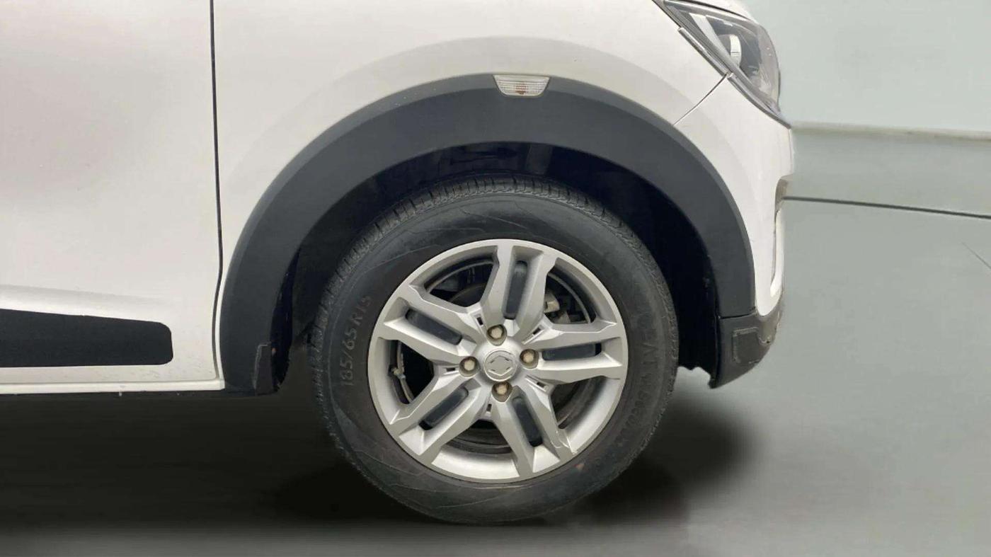 2020 Renault TRIBER RXZ, Petrol, Manual, 26,092 km, Right Front Wheel