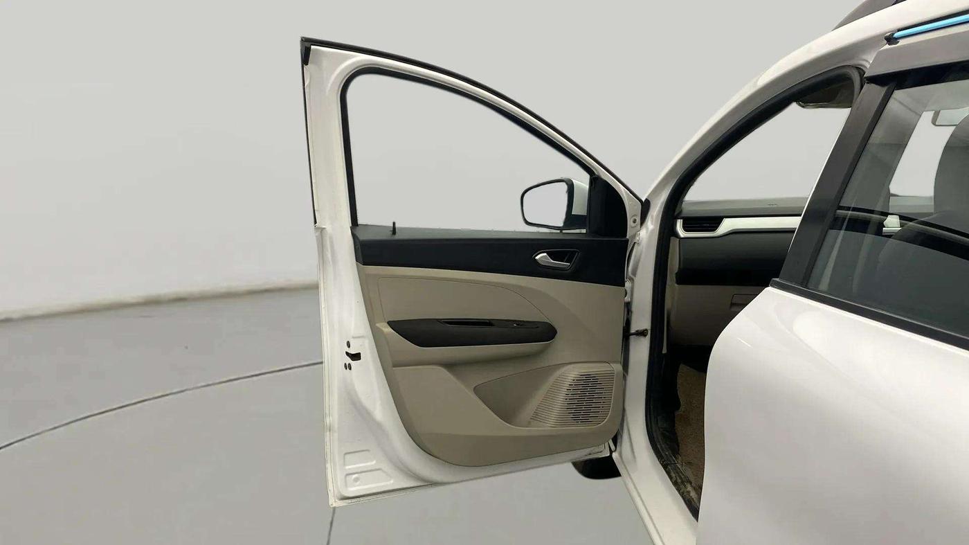 2020 Renault TRIBER RXZ, Petrol, Manual, 26,092 km, LHS Front Door