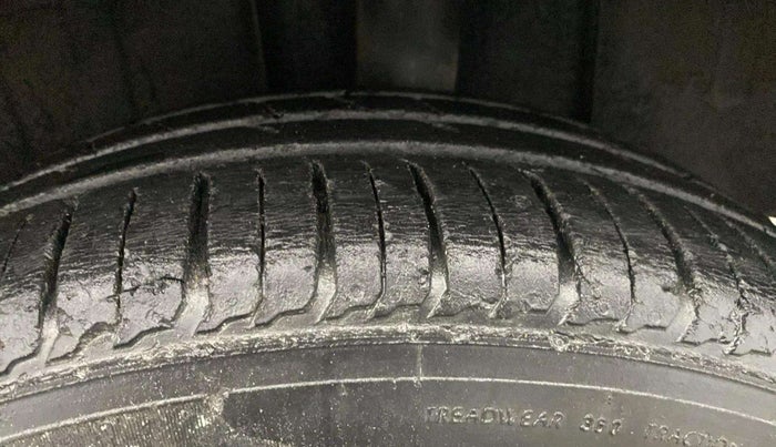 2020 Renault TRIBER RXZ, Petrol, Manual, 26,092 km, Left Rear Tyre Tread