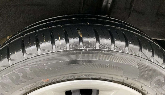 2021 Renault Kwid RXT 1.0 AMT (O), Petrol, Automatic, 30,572 km, Left Rear Tyre Tread