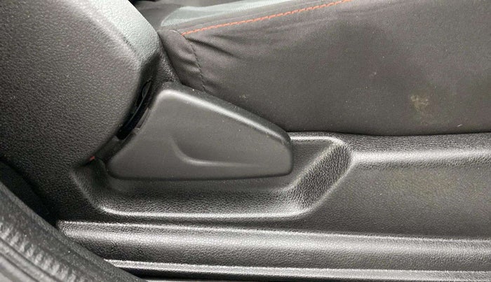 2021 Renault Kwid RXT 1.0 AMT (O), Petrol, Automatic, 30,572 km, Driver Side Adjustment Panel