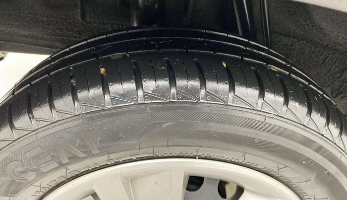2021 Renault Kwid RXT 1.0 AMT (O), Petrol, Automatic, 30,572 km, Right Rear Tyre Tread