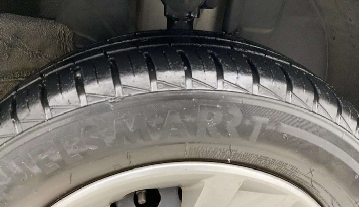 2021 Renault Kwid RXT 1.0 AMT (O), Petrol, Automatic, 30,572 km, Right Front Tyre Tread
