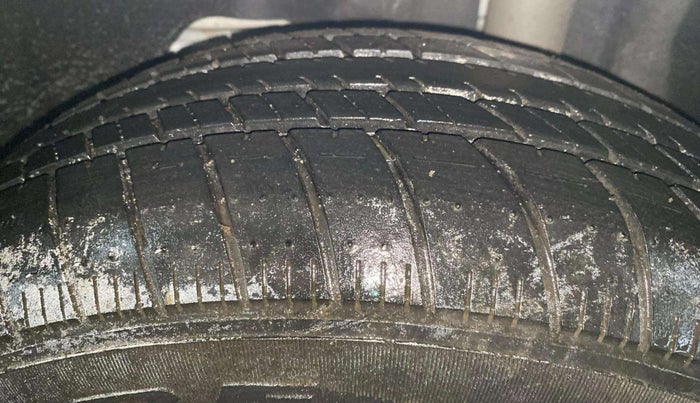 2015 Ford Figo Aspire TITANIUM 1.2 PETROL, Petrol, Manual, 65,690 km, Left Rear Tyre Tread