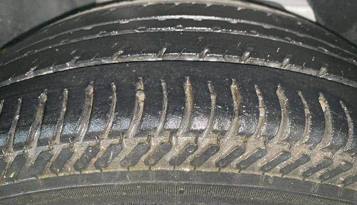 2015 Ford Figo Aspire TITANIUM 1.2 PETROL, Petrol, Manual, 65,690 km, Right Rear Tyre Tread