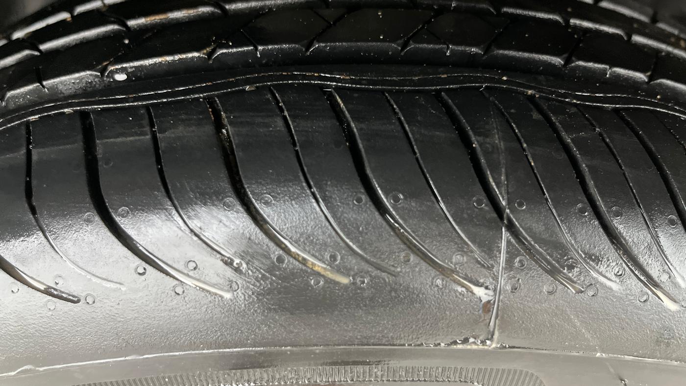 2019 Tata NEXON KRAZ PLUS AMT PETROL, Petrol, Automatic, 29,883 km, Right Front Tyre Tread