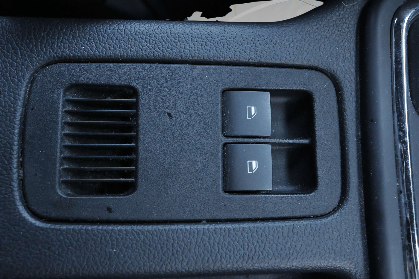 2023 Mahindra Thar LX D AT 4WD HT, Diesel, Automatic, 38,937 km, Driver Side Door Panels Control