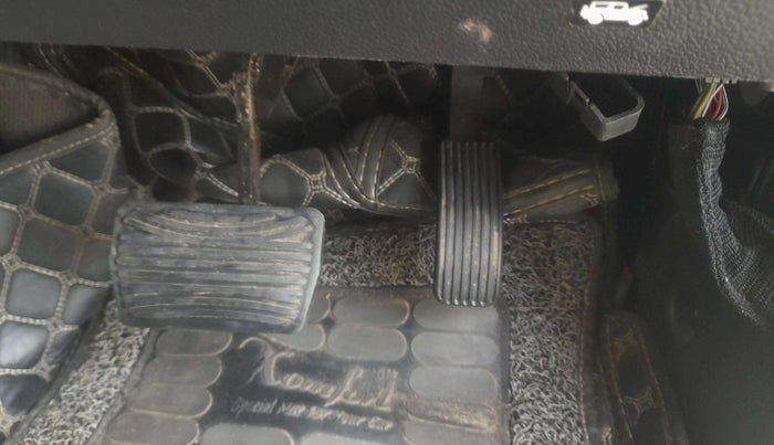 2023 Mahindra Thar LX D AT 4WD HT, Diesel, Automatic, 38,937 km, Pedals