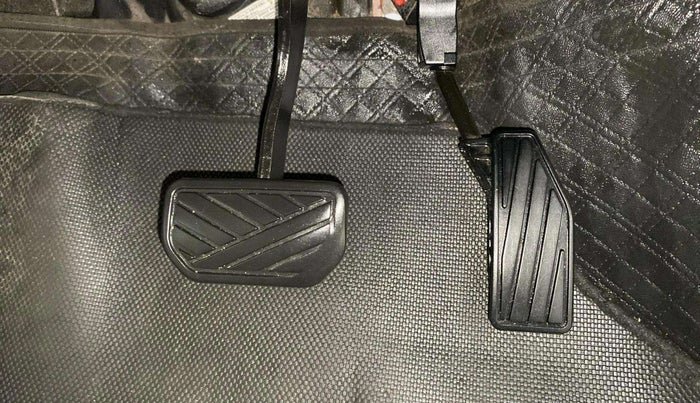 2018 Maruti Swift ZDI AMT, Diesel, Automatic, 69,740 km, Pedals