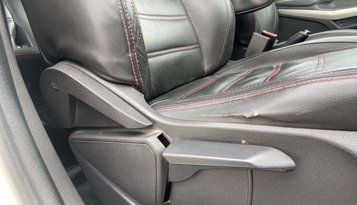 2014 Ford Ecosport TITANIUM 1.5L DIESEL (OPT), Diesel, Manual, 1,11,509 km, Driver Side Adjustment Panel
