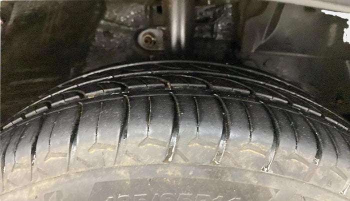 2018 Mahindra KUV 100 NXT K4+ P 6 STR, Petrol, Manual, 56,757 km, Right Front Tyre Tread