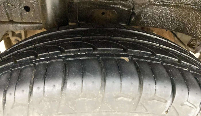 2018 Mahindra KUV 100 NXT K4+ P 6 STR, Petrol, Manual, 56,757 km, Right Rear Tyre Tread