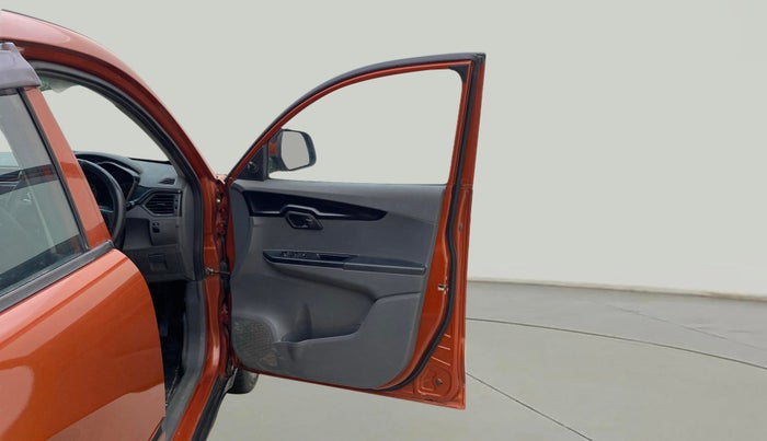 2018 Mahindra KUV 100 NXT K4+ P 6 STR, Petrol, Manual, 56,757 km, RHS Front Door