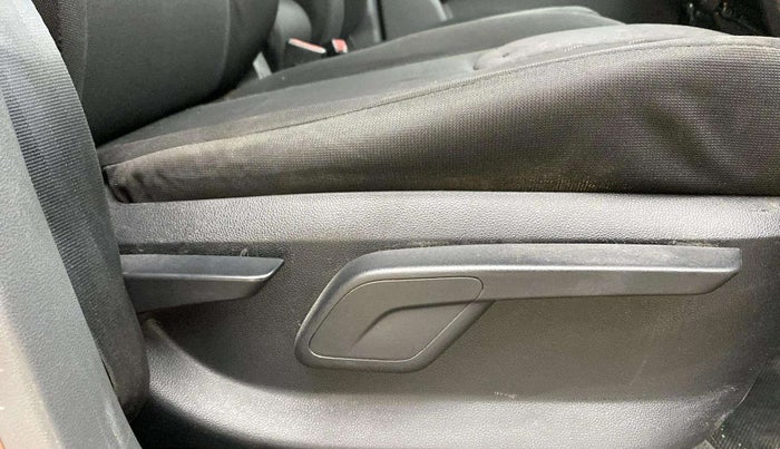 2018 Mahindra KUV 100 NXT K4+ P 6 STR, Petrol, Manual, 56,757 km, Driver Side Adjustment Panel