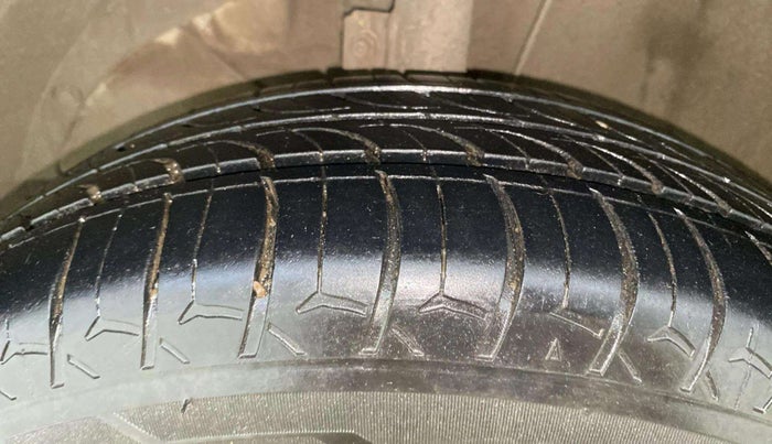 2022 Maruti XL6 ZETA AT, Petrol, Automatic, 63,025 km, Left Front Tyre Tread