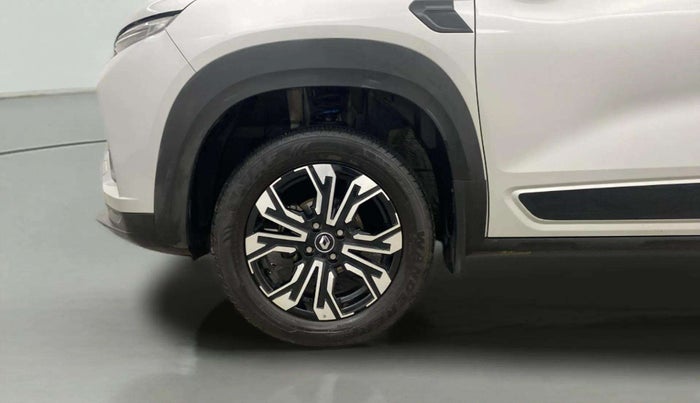 2023 Renault Kiger RXT (O) MT DUAL TONE, Petrol, Manual, 9,528 km, Left Front Wheel