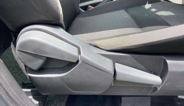 2021 Nissan MAGNITE XV MT, Petrol, Manual, 53,270 km, Driver Side Adjustment Panel