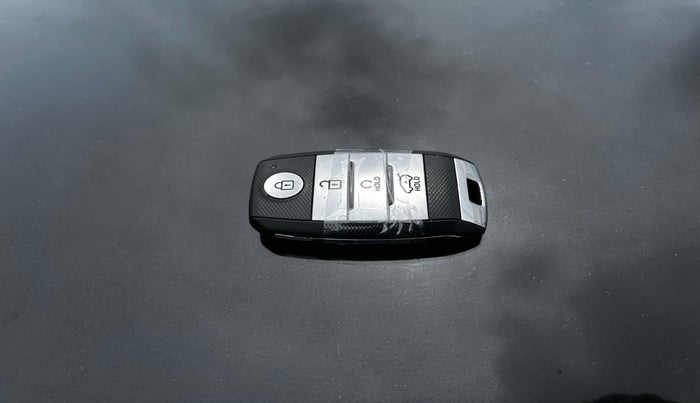 2020 KIA SONET HTX 1.0 IMT, Petrol, Manual, 64,207 km, Key Close Up