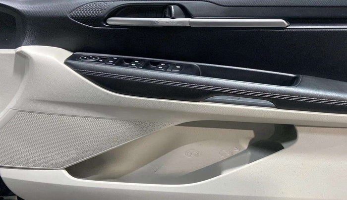 2020 KIA SONET HTX 1.0 IMT, Petrol, Manual, 64,207 km, Driver Side Door Panels Control