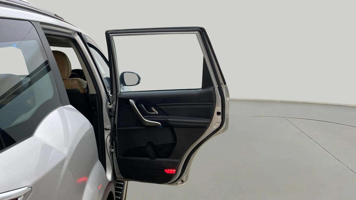 2020 Mahindra XUV500 W11 AT, Diesel, Automatic, 57,774 km, RHS Rear Door