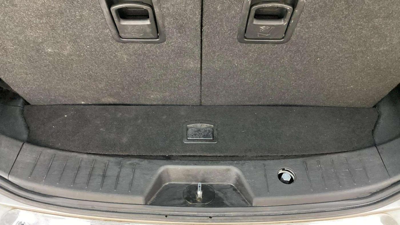 2020 Mahindra XUV500 W11 AT, Diesel, Automatic, 57,774 km, Boot Inside