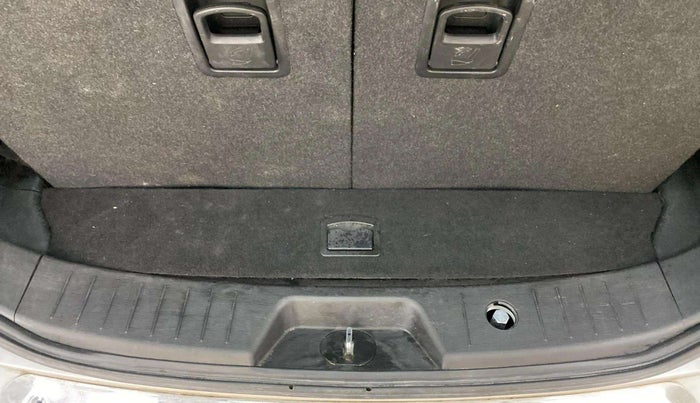 2020 Mahindra XUV500 W11 AT, Diesel, Automatic, 56,899 km, Boot Inside