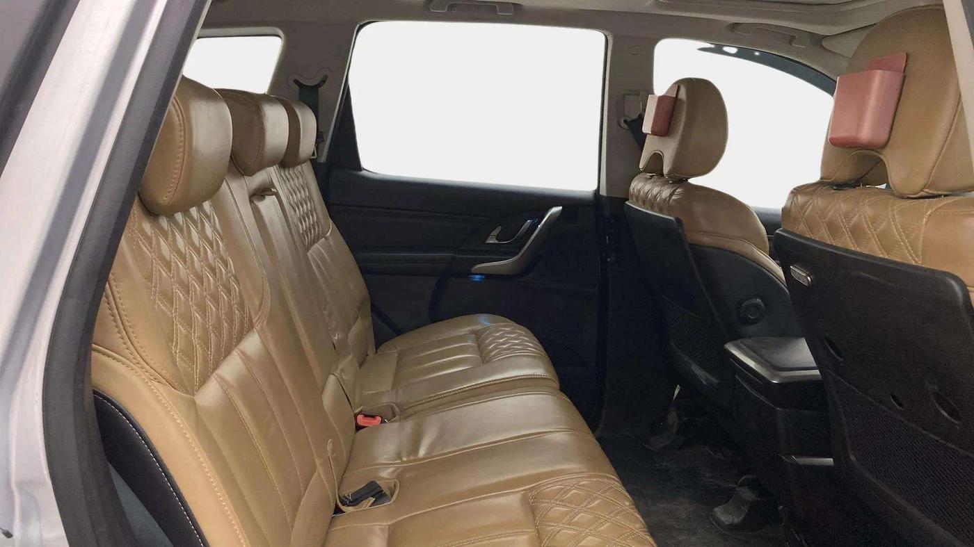 2020 Mahindra XUV500 W11 AT, Diesel, Automatic, 57,774 km, Right Side Rear Door Cabin