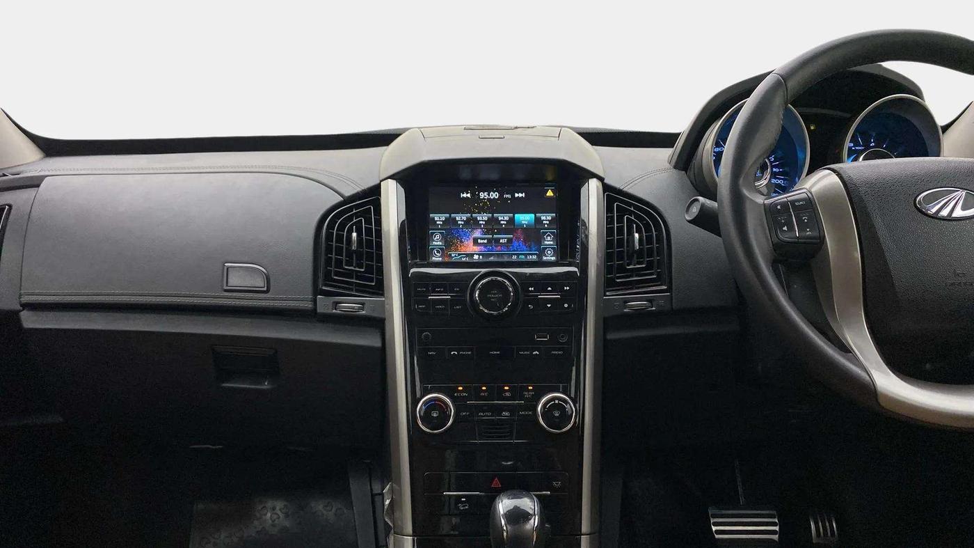 2020 Mahindra XUV500 W11 AT, Diesel, Automatic, 57,774 km, Air Conditioner