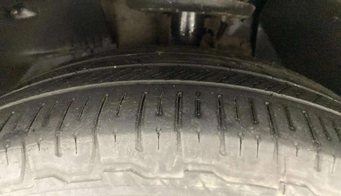 2020 Mahindra XUV500 W11 AT, Diesel, Automatic, 56,899 km, Left Front Tyre Tread