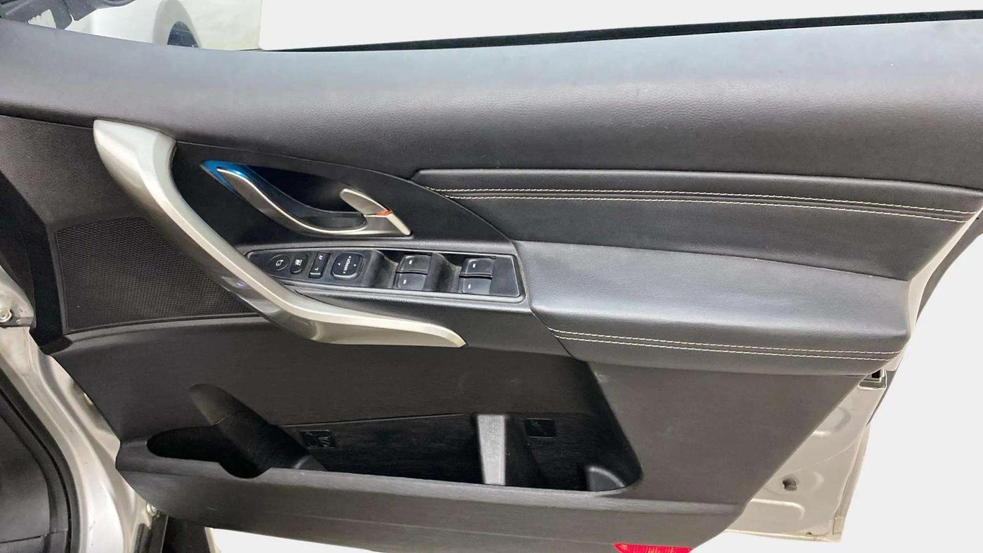 2020 Mahindra XUV500 W11 AT, Diesel, Automatic, 57,774 km, Driver Side Door Panels Control