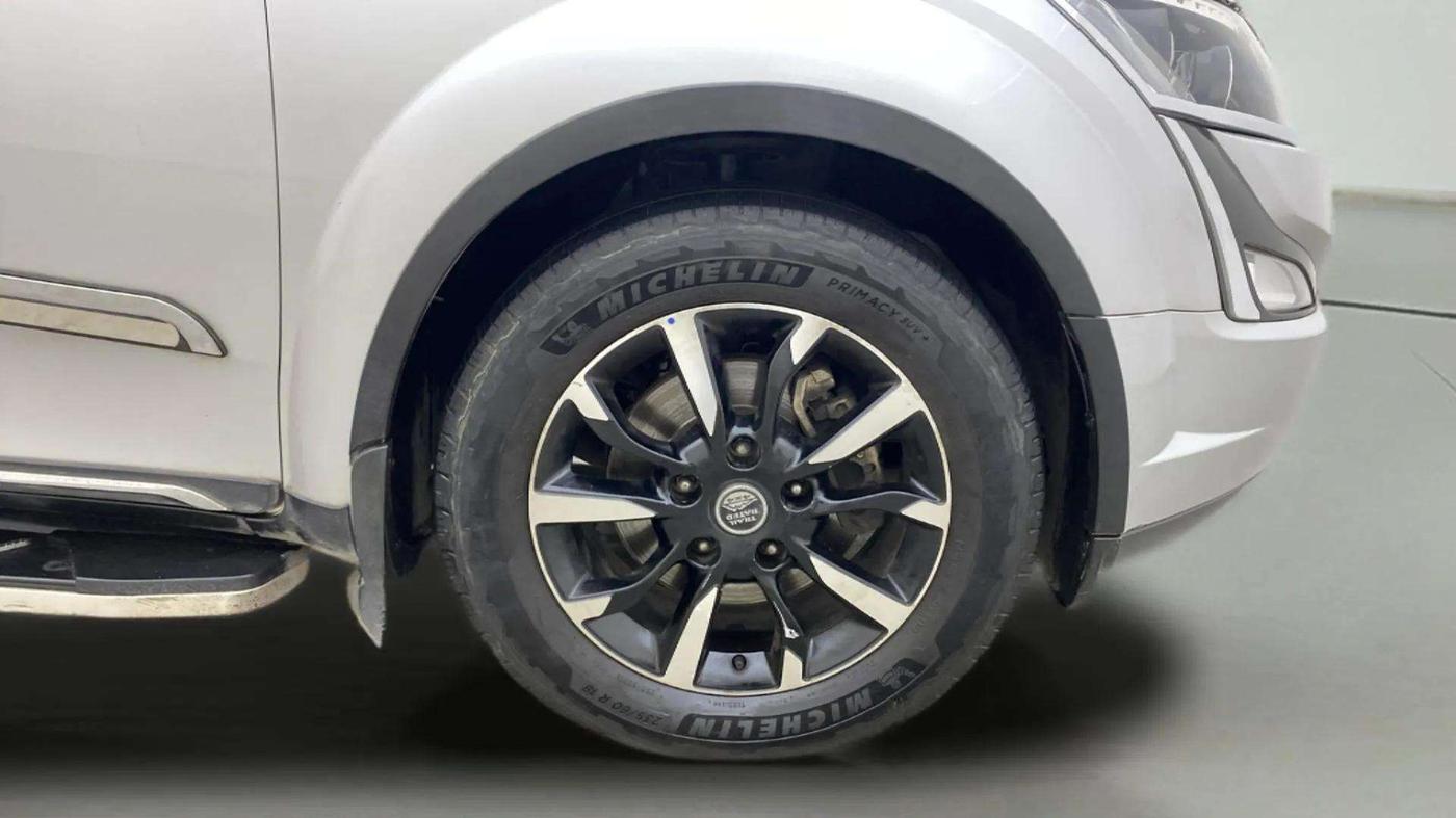 2020 Mahindra XUV500 W11 AT, Diesel, Automatic, 57,774 km, Right Front Wheel