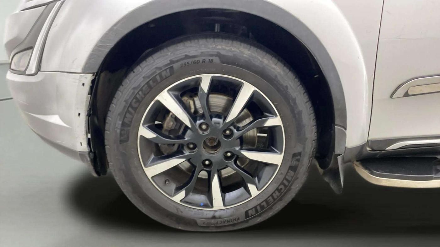 2020 Mahindra XUV500 W11 AT, Diesel, Automatic, 57,774 km, Left Front Wheel
