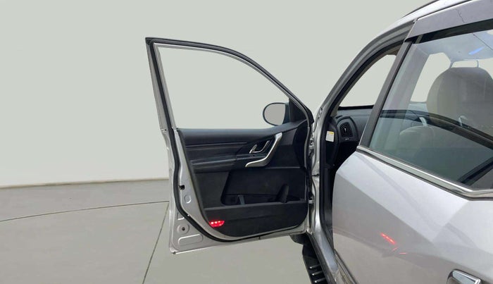 2020 Mahindra XUV500 W11 AT, Diesel, Automatic, 56,899 km, LHS Front Door